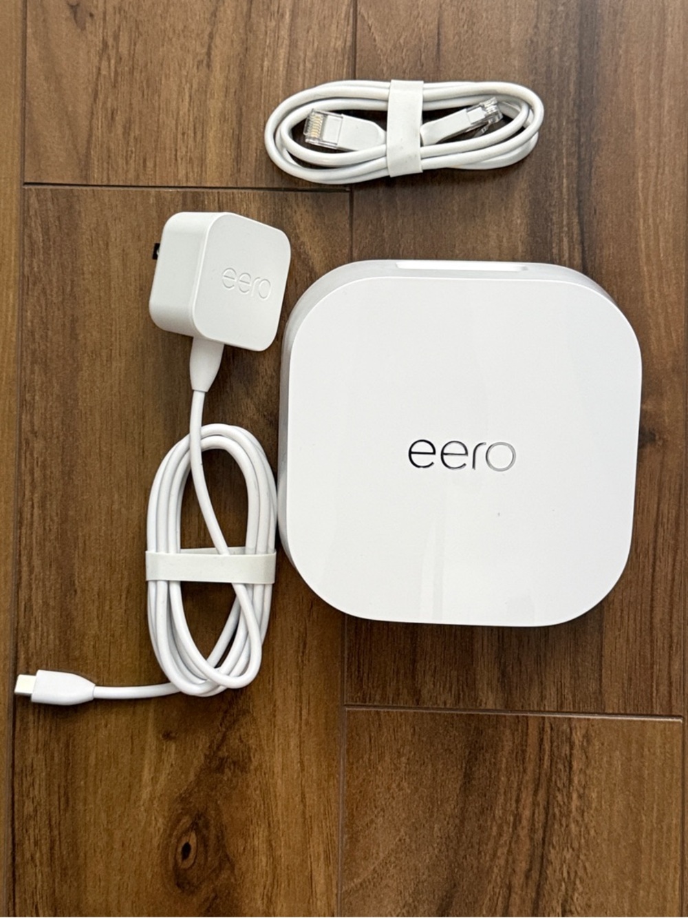 eero 7 White Wireless Router with Power Adapter and Ethernet Cable